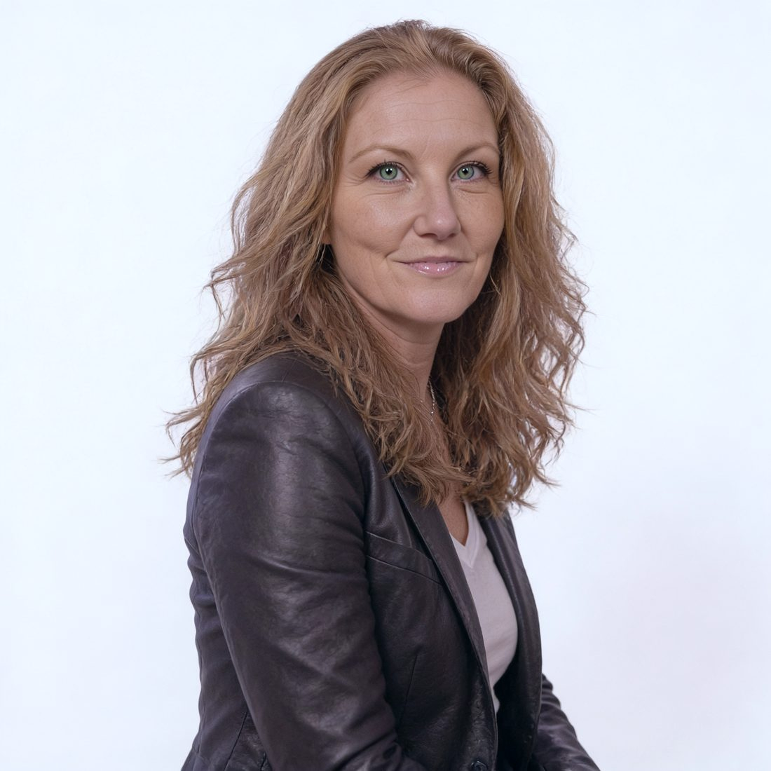 Stéphanie Esnault, three-quarter portrait